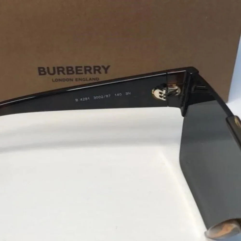 💯- Authentic New BurberryBE4291 - 300287 Oversize Sunglasses - Picture 4 of 12